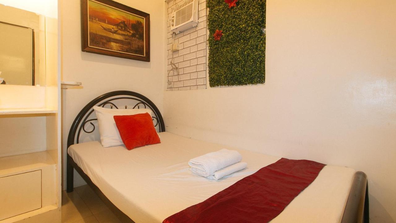 Nearest Hostel Pasay City By Reddoorz Exterior photo