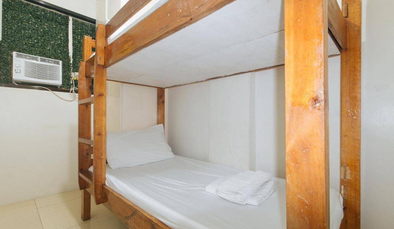 Nearest Hostel Pasay City By Reddoorz Exterior photo